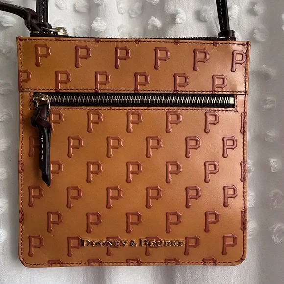 Dooney & Bourke Brown Embossed Crossbody Bag Pittsburgh Pirates Baseball MLB NWT - Picture 1 of 4